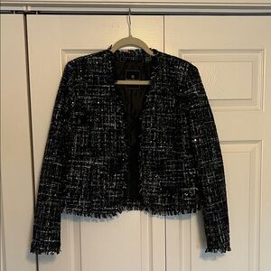 Cropped Tweed Blazer with Fringe Trim – Elegant & Modern